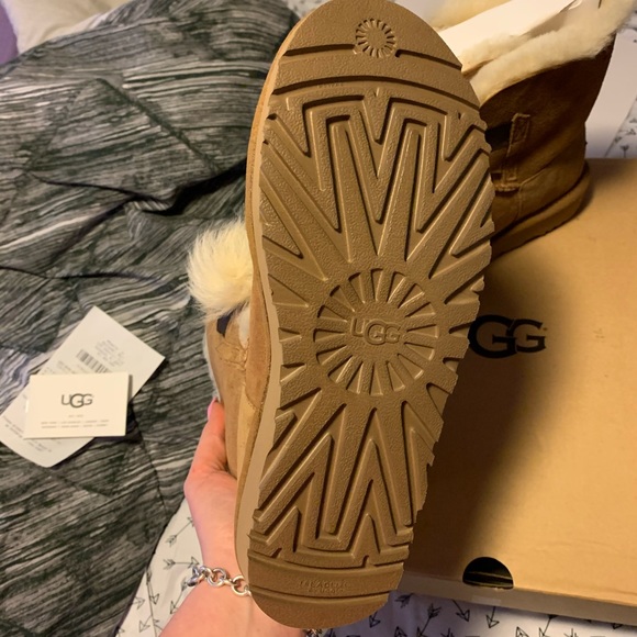 NEVER WORN ! UGG BOOTS with fur balls! BRAND NEW - Picture 5 of 5